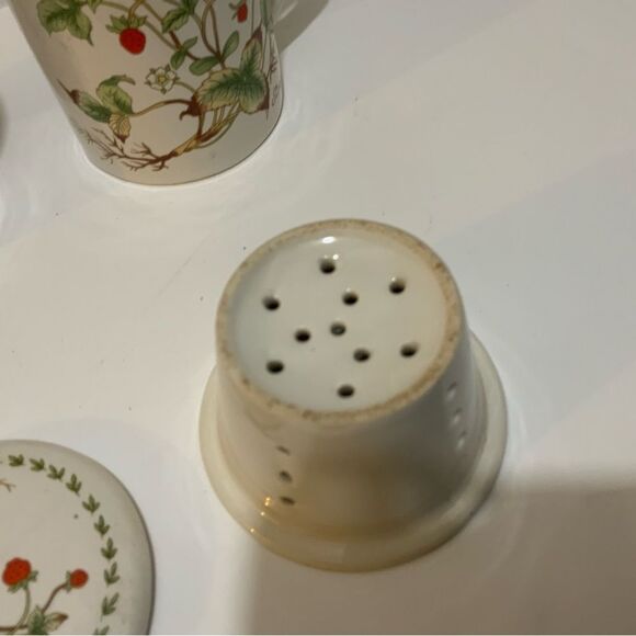 2 Sherwood Brands Tea Mug And Lid Strawberry with Strainer G12 - Picture 4 of 7